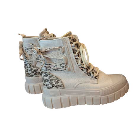 Boots "Leo Style"