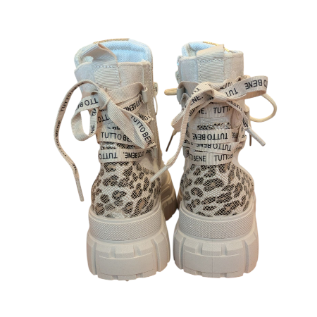 Boots "Leo Style"