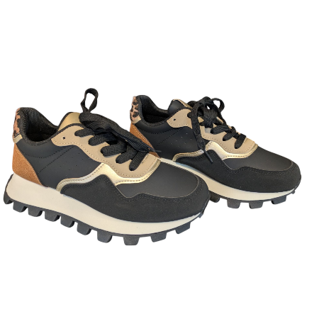 Sneaker schwarz mit Noppen