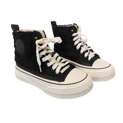 Sneaker schwarz mit Teddyplüsch