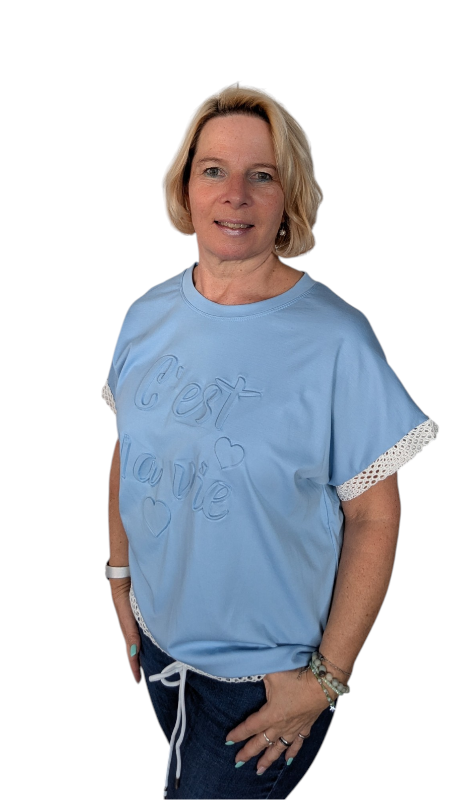 T-Shirt "c est la vie" hellblau